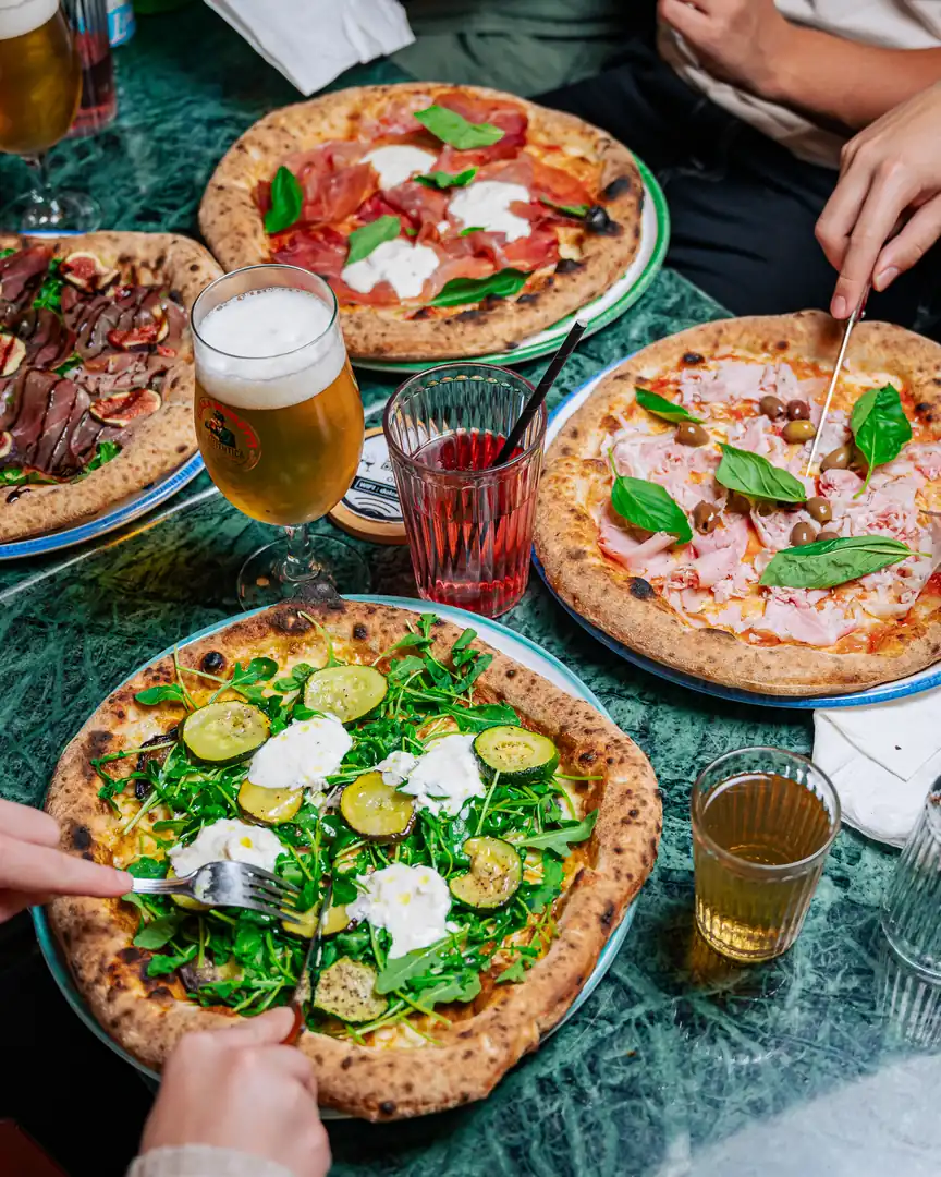 Pizza préparée à La Dolce Vita